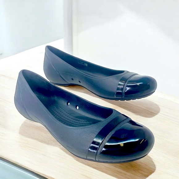 Crocs Black Ballet Flats, Glossy Finish Cap Toe, Comfort Shoes, Women’s Size 11 - Picture 2 of 9
